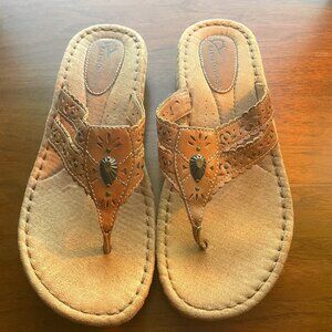 Earth Origins Brown Medallion Thong Leather Sandals Women’s US Size 8 | NWOT